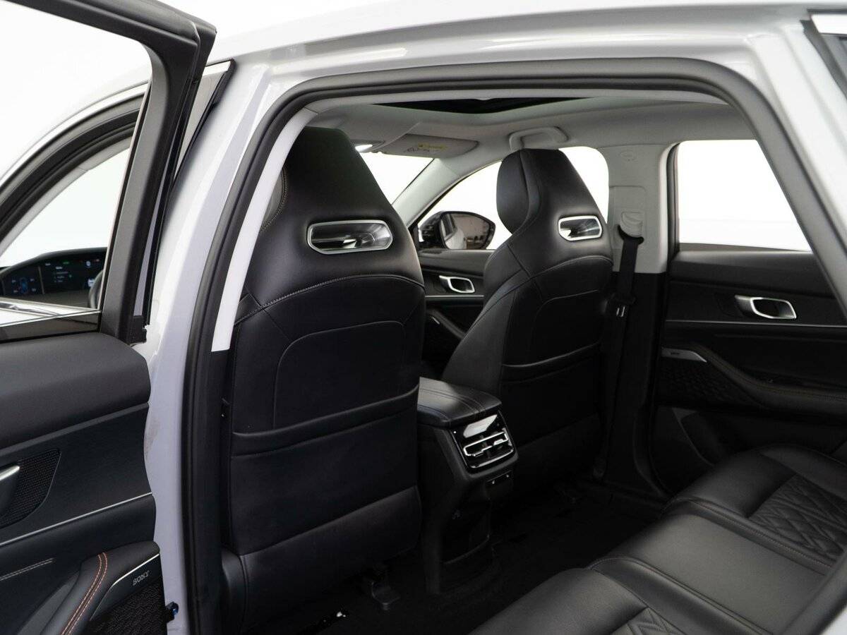 Changan UNI-K с пробегом — 2023 год. Фото: #9