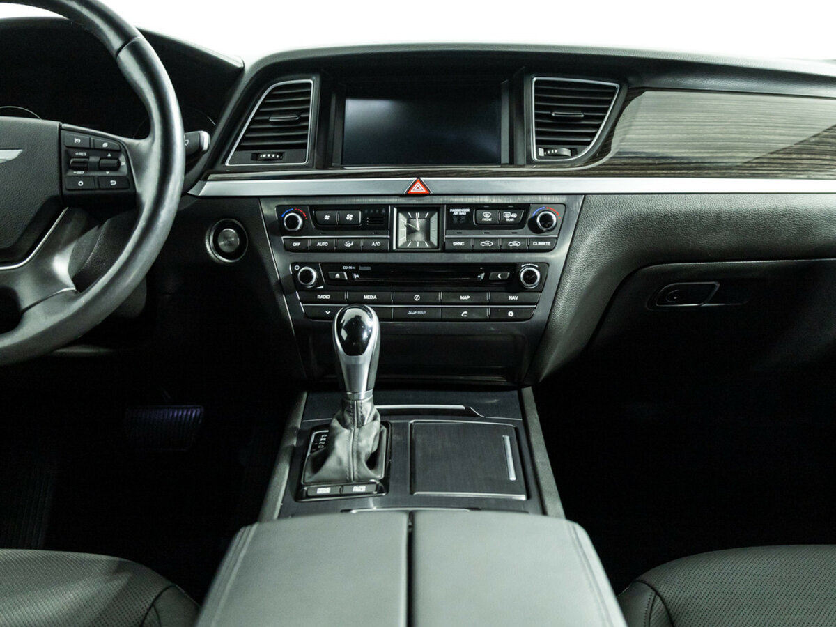 Hyundai Genesis с пробегом — 2015 год. Фото: #13