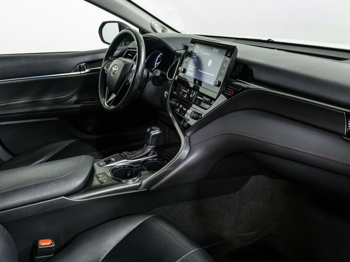 Toyota Camry с пробегом — 2021 год. Фото: #6