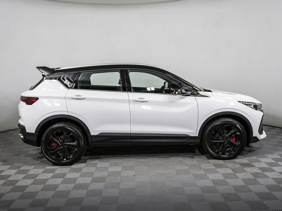 Geely Coolray с пробегом — 2023 год. Фото: #3