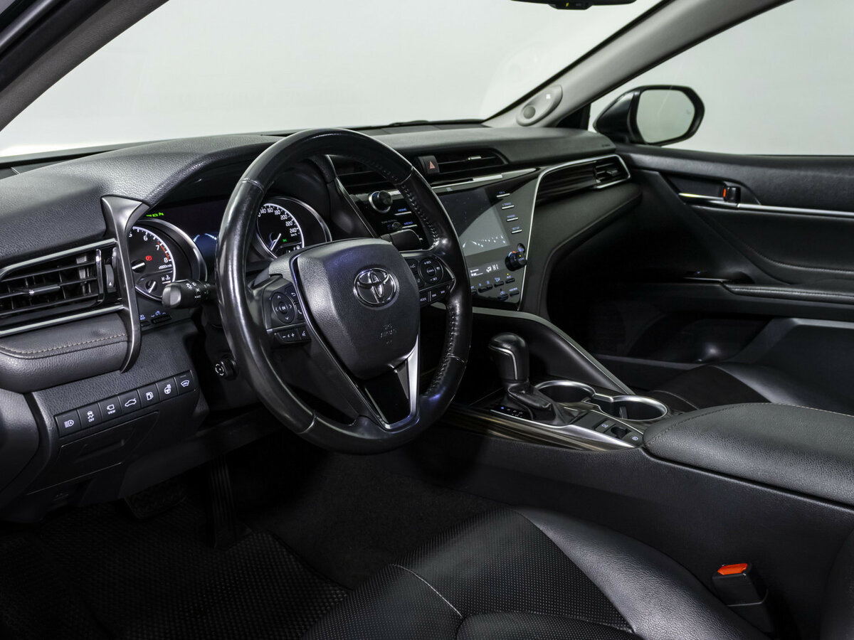 Toyota Camry с пробегом — 2018 год. Фото: #7