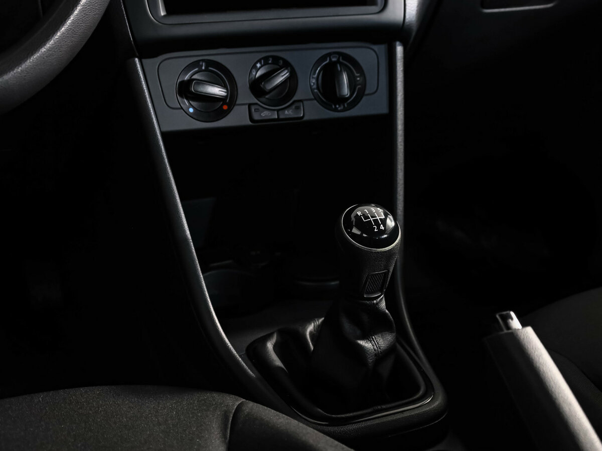 Volkswagen Polo с пробегом — 2018 год. Фото: #8