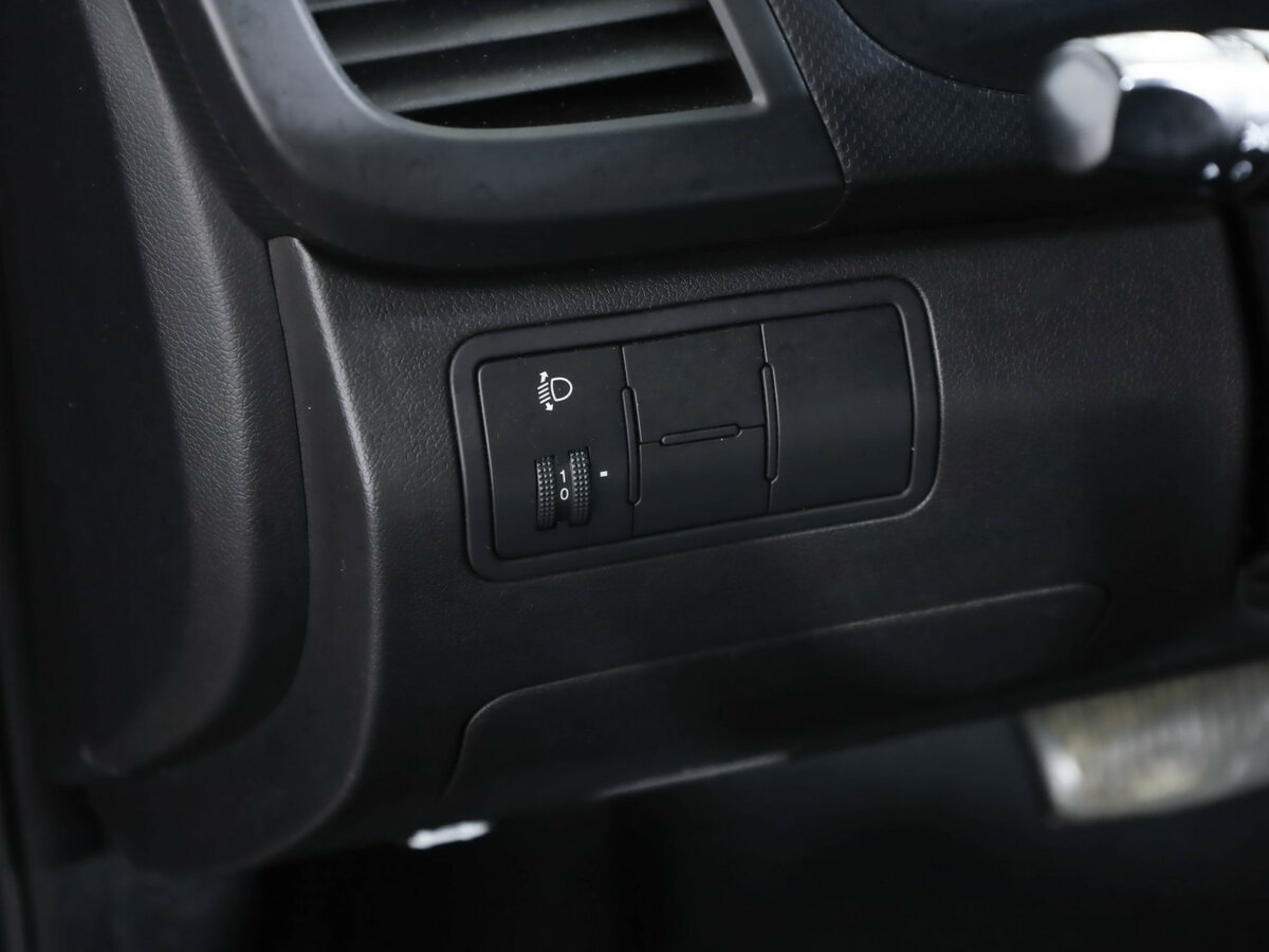 Hyundai Solaris с пробегом — 2013 год. Фото: #19