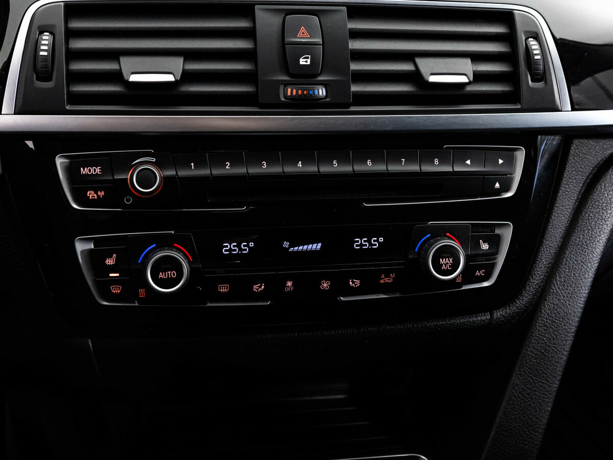 BMW 3 серии с пробегом — 2016 год. Фото: #11