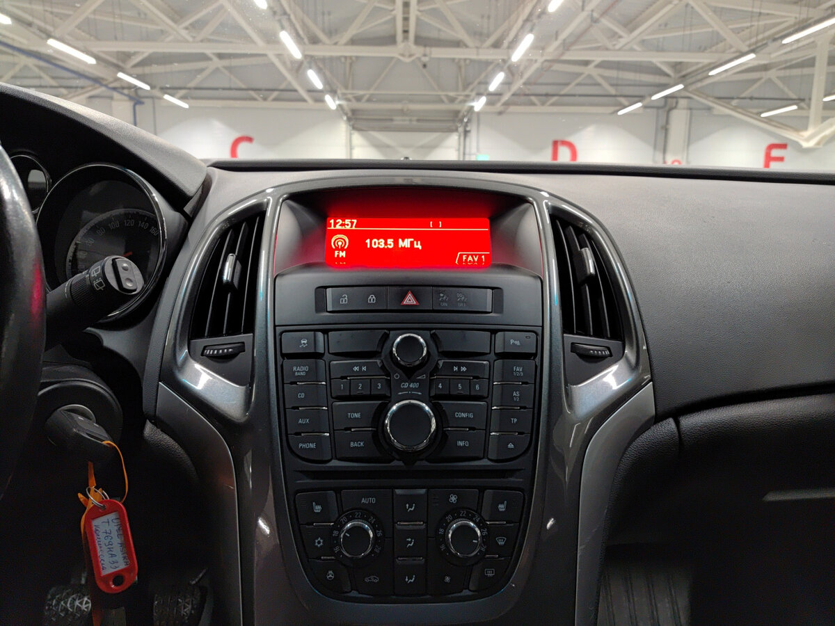 Opel Astra с пробегом — 2013 год. Фото: #14