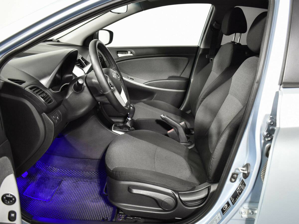 Hyundai Solaris с пробегом — 2014 год. Фото: #9