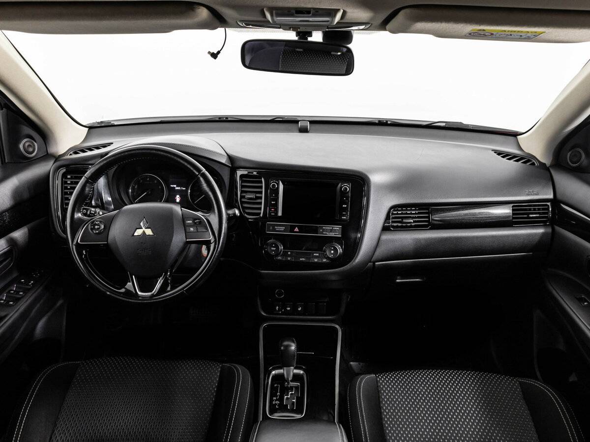Mitsubishi Outlander с пробегом — 2018 год. Фото: #9