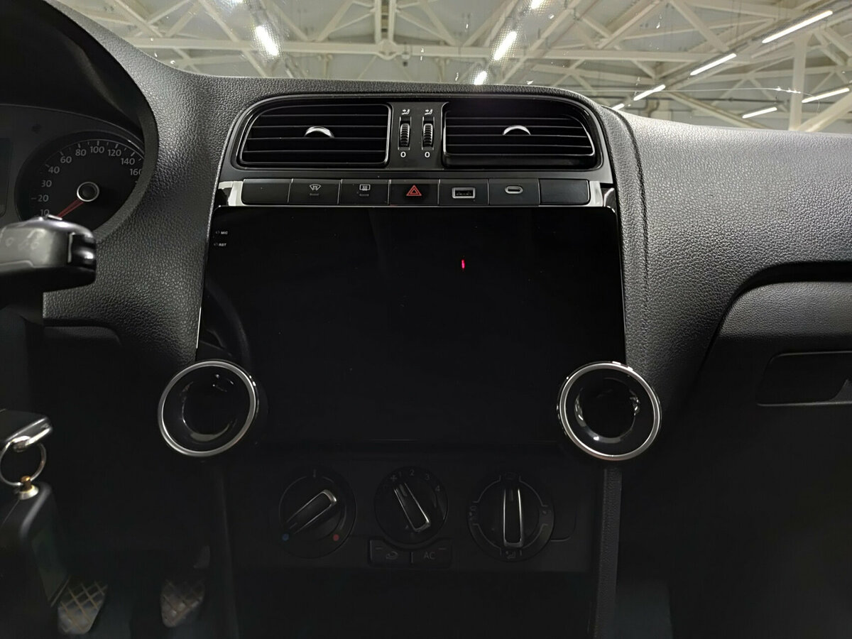 Volkswagen Polo с пробегом — 2017 год. Фото: #14