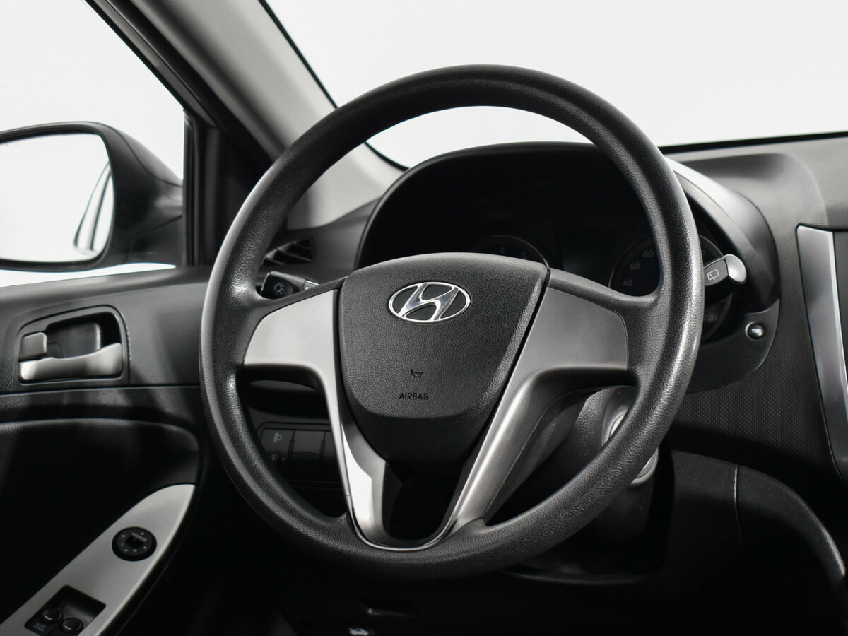 Hyundai Solaris с пробегом — 2015 год. Фото: #13