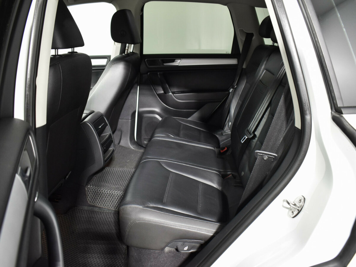 Volkswagen Touareg с пробегом — 2015 год. Фото: #10