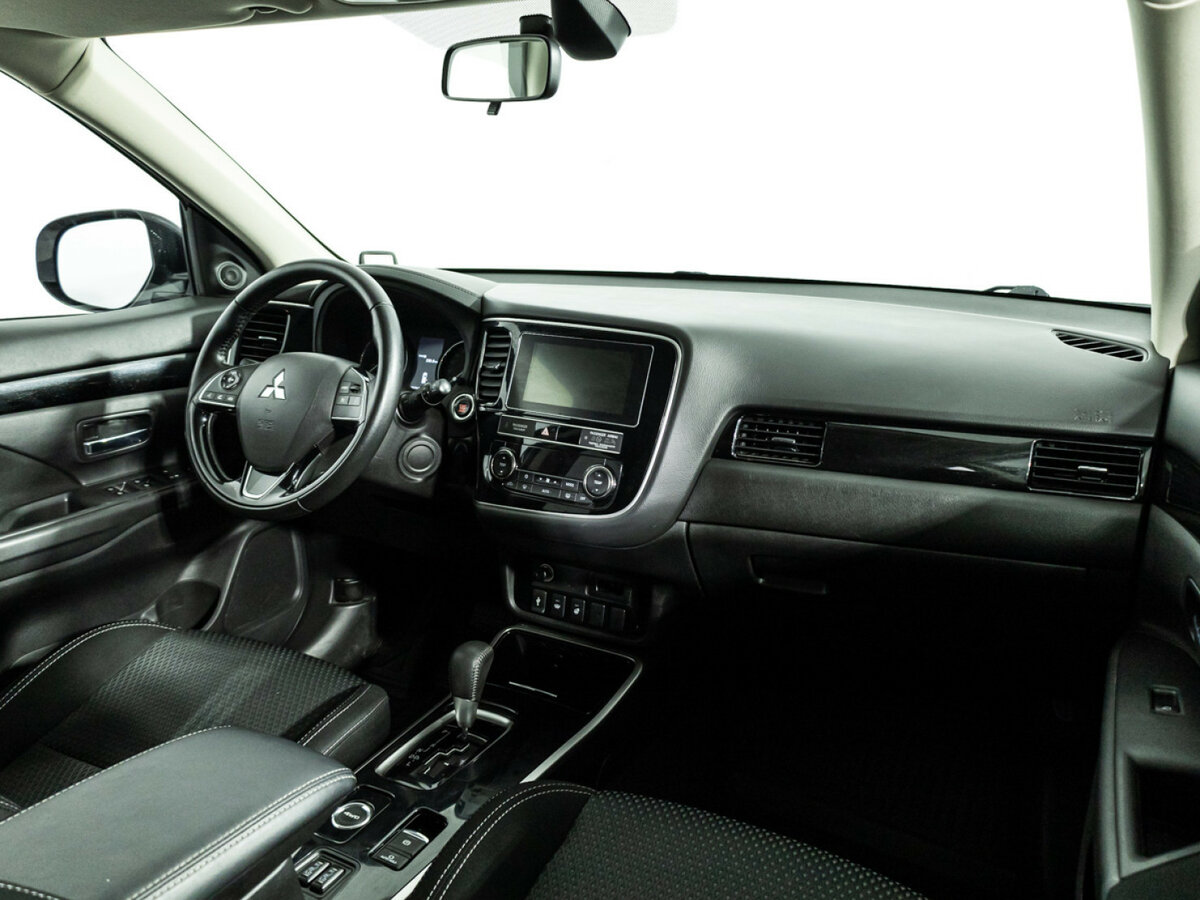 Mitsubishi Outlander с пробегом — 2018 год. Фото: #6
