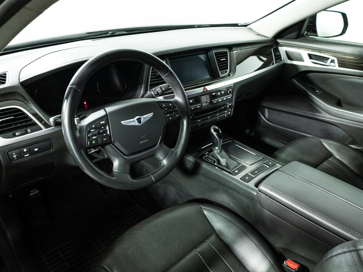 Hyundai Genesis с пробегом — 2015 год. Фото: #8