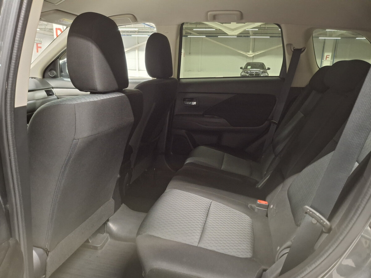 Mitsubishi Outlander с пробегом — 2015 год. Фото: #10