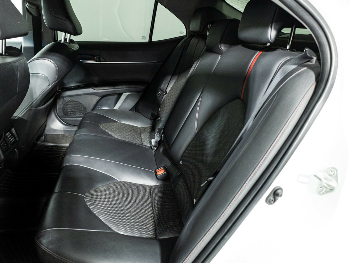 Toyota Camry с пробегом — 2020 год. Фото: #7