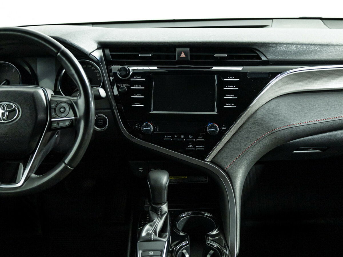 Toyota Camry с пробегом — 2020 год. Фото: #11