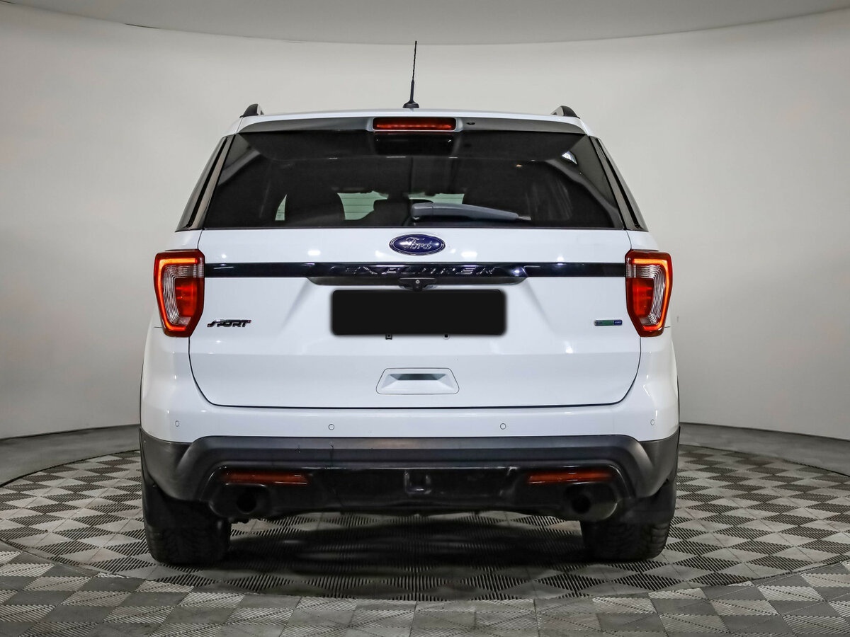 Ford Explorer с пробегом — 2015 год. Фото: #6