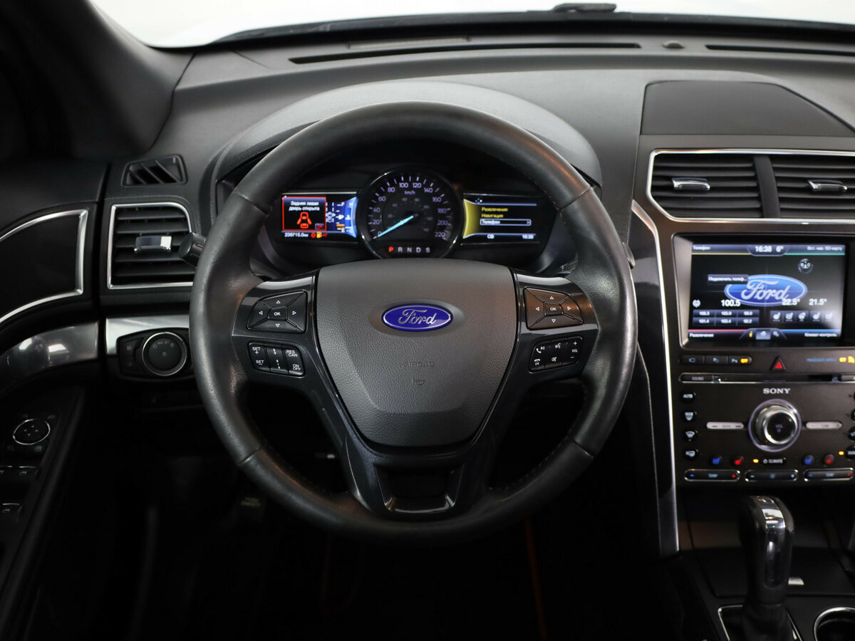 Ford Explorer с пробегом — 2015 год. Фото: #9