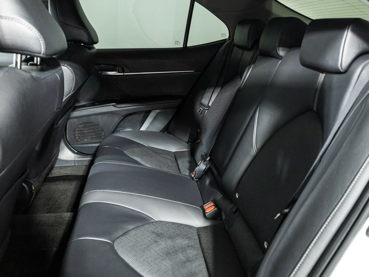 Toyota Camry с пробегом — 2021 год. Фото: #9