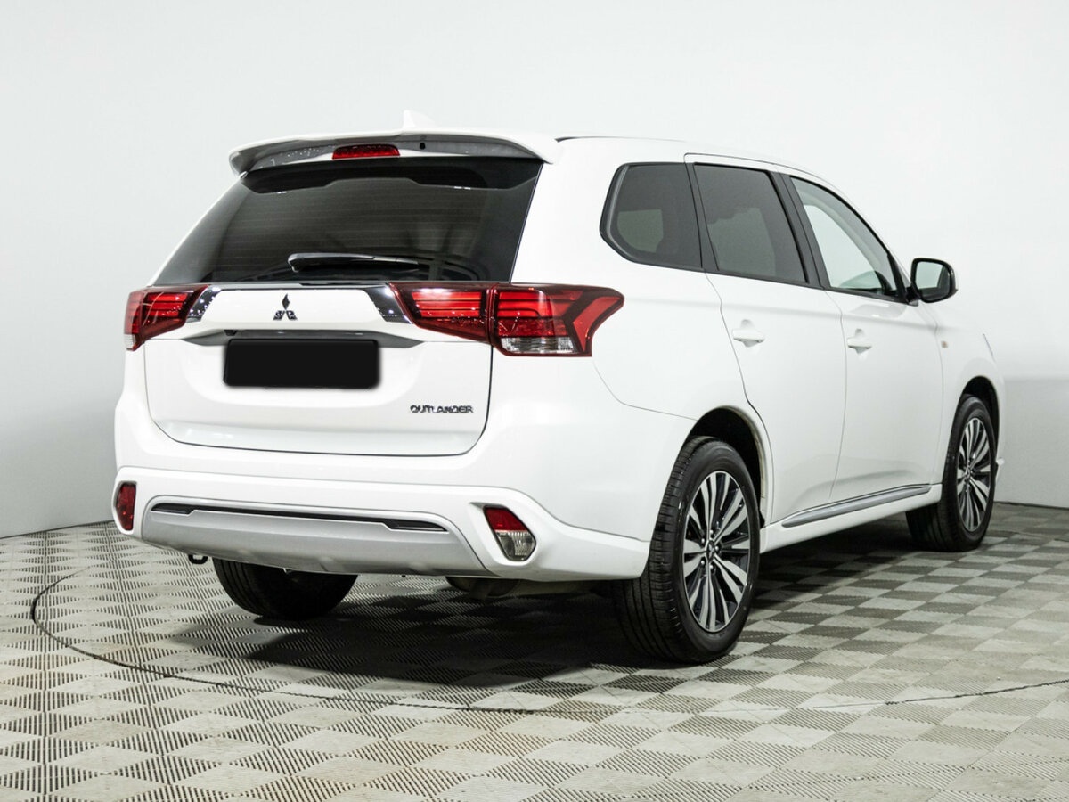 Mitsubishi Outlander с пробегом — 2022 год. Фото: #3