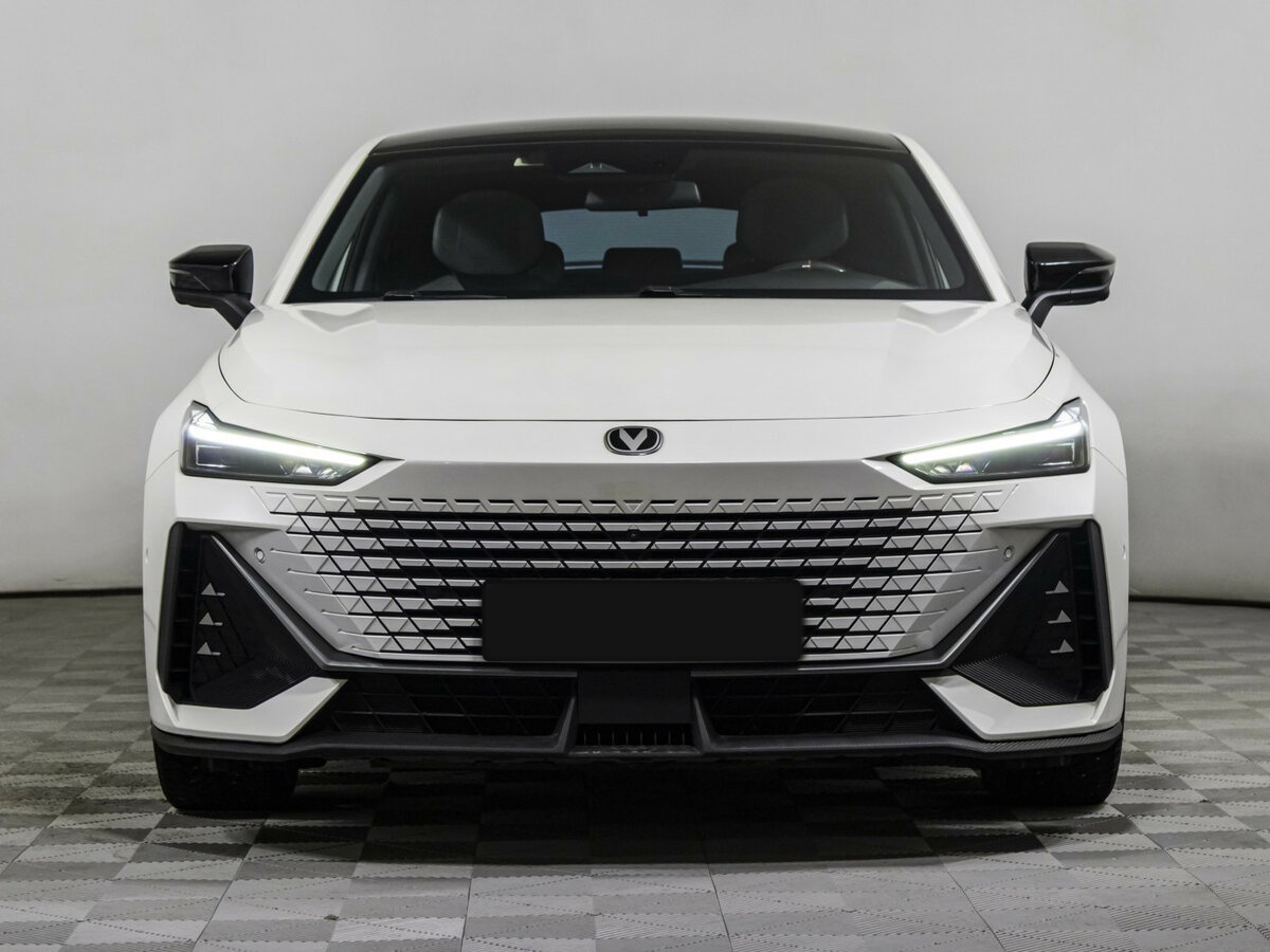 Changan UNI-V с пробегом — 2023 год. Фото: #1