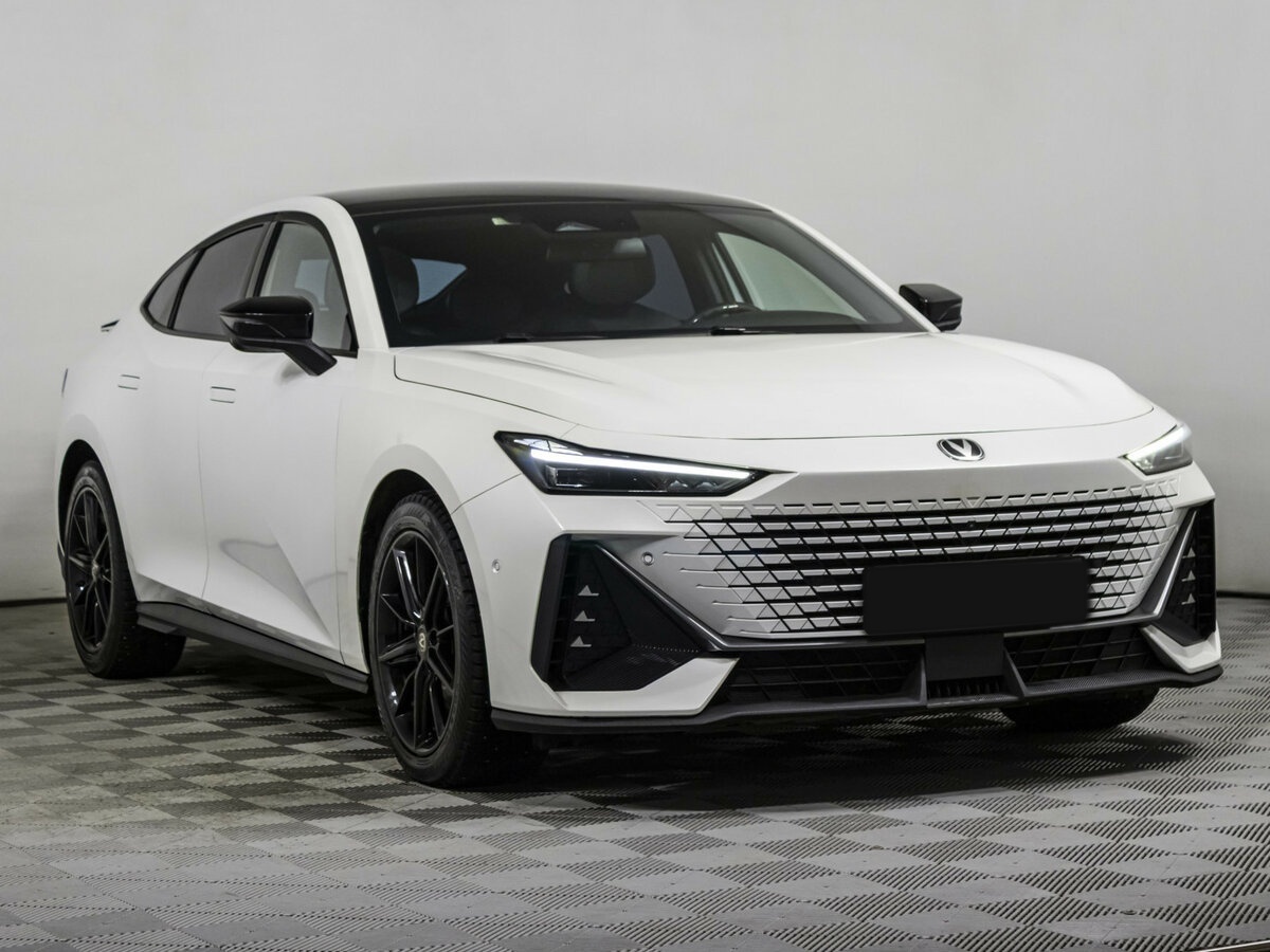 Changan UNI-V с пробегом — 2023 год. Фото: #2