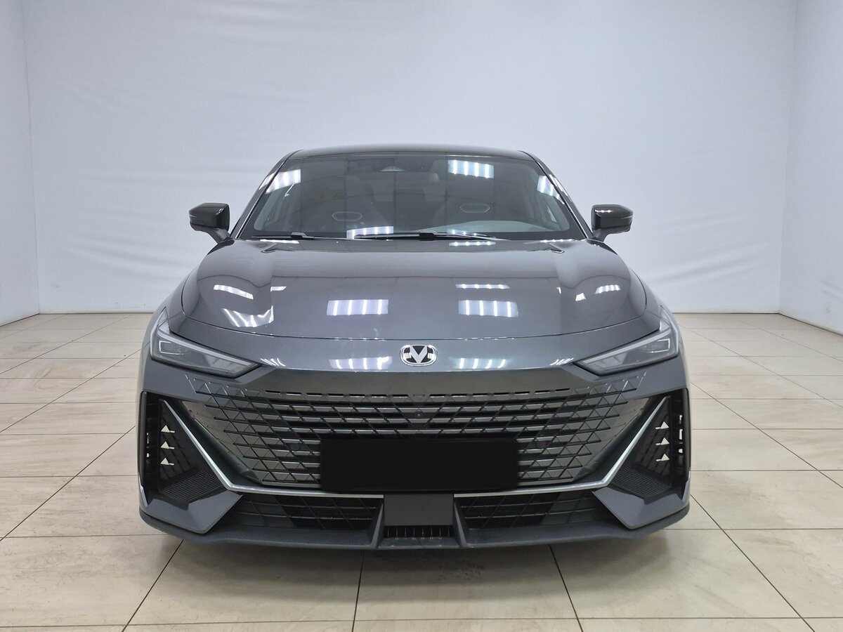 Changan UNI-V с пробегом — 2024 год. Фото: #1