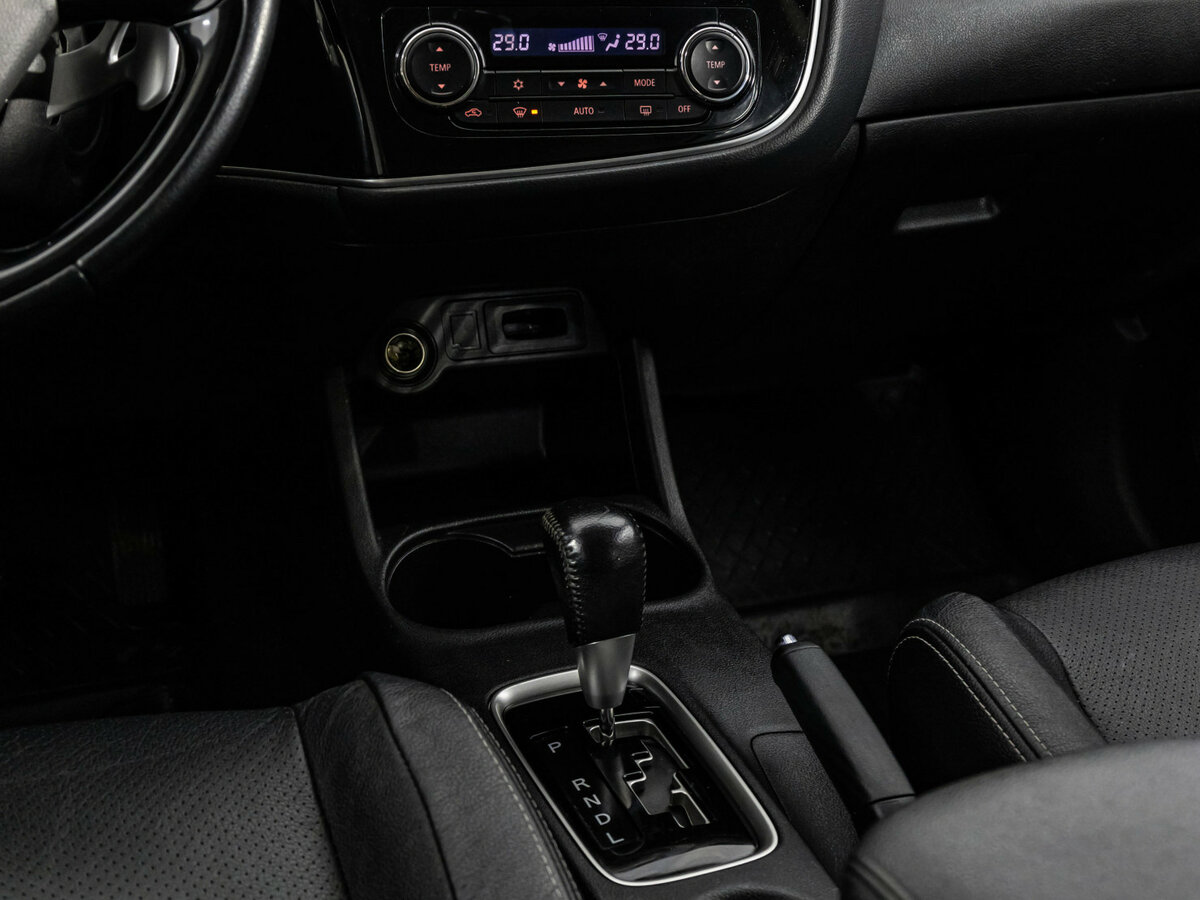 Mitsubishi Outlander с пробегом — 2016 год. Фото: #9