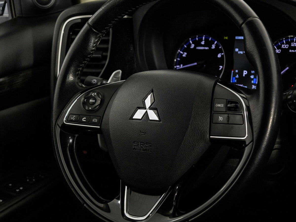 Mitsubishi Outlander с пробегом — 2016 год. Фото: #11