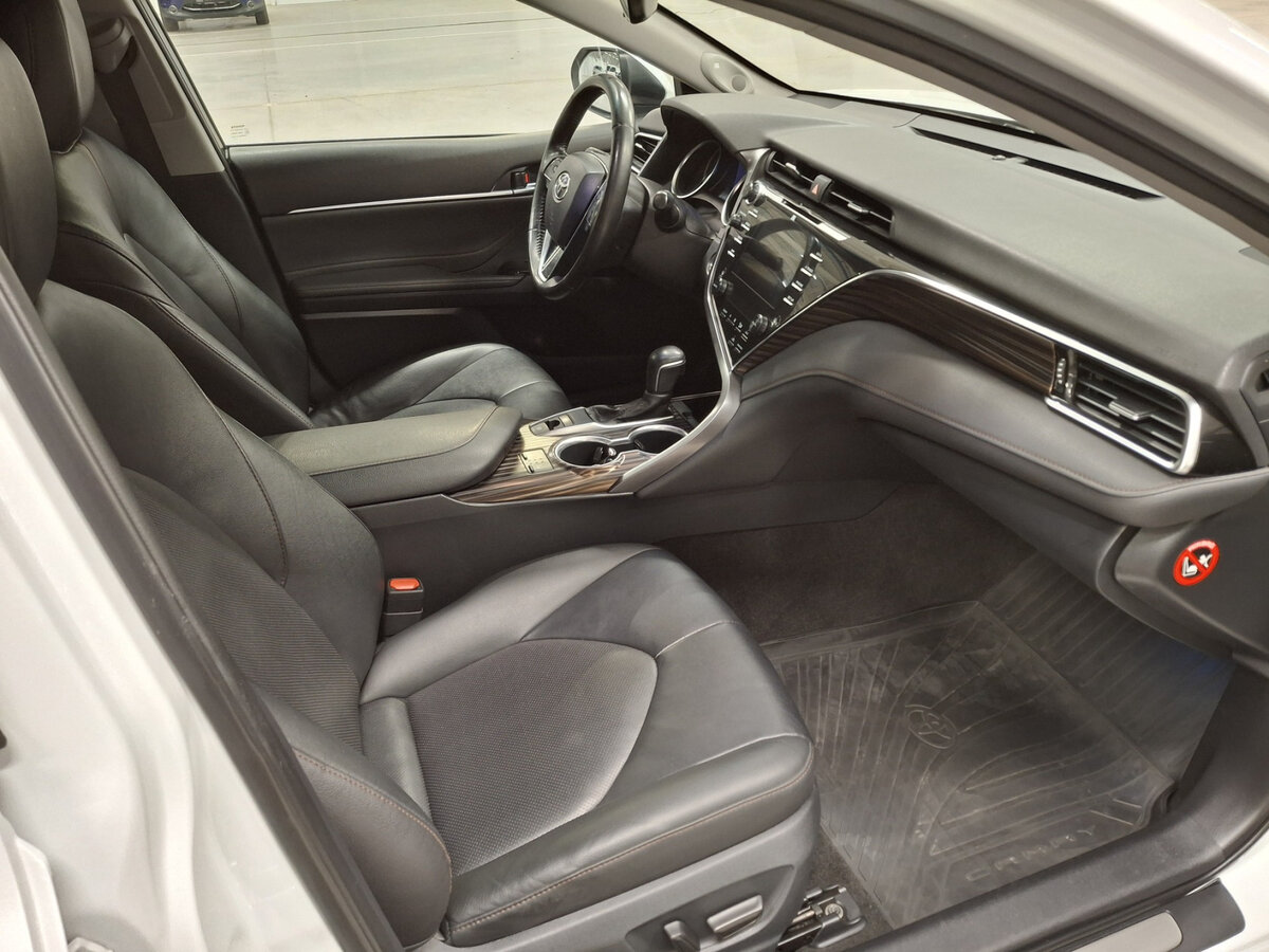 Toyota Camry с пробегом — 2020 год. Фото: #10