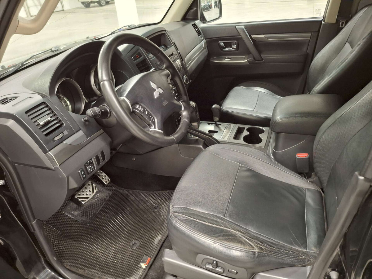 Mitsubishi Pajero с пробегом — 2012 год. Фото: #15