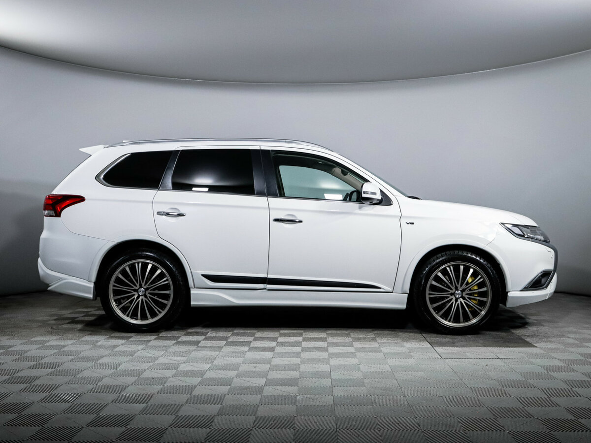 Mitsubishi Outlander с пробегом — 2018 год. Фото: #3