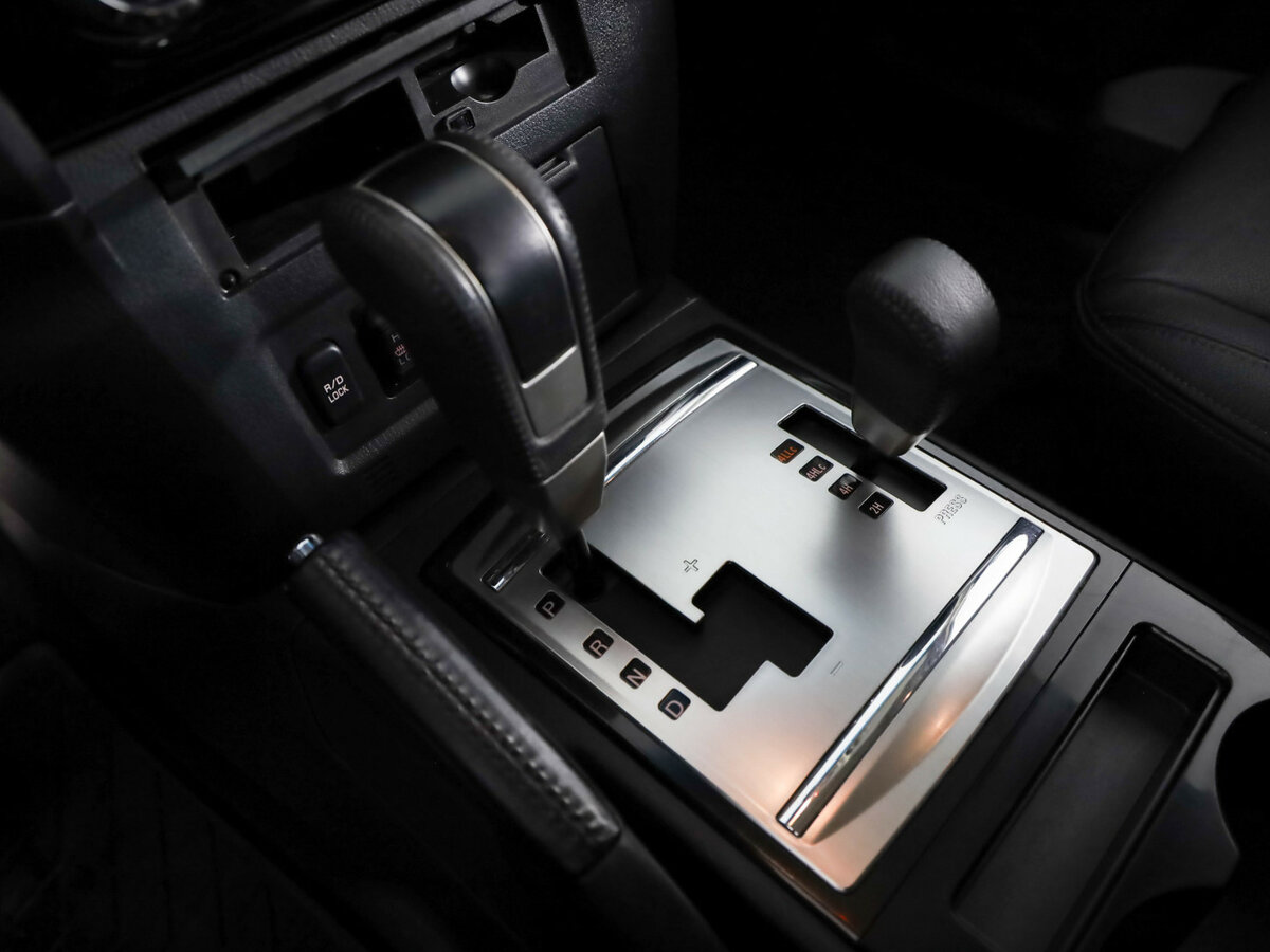 Mitsubishi Pajero с пробегом — 2015 год. Фото: #11