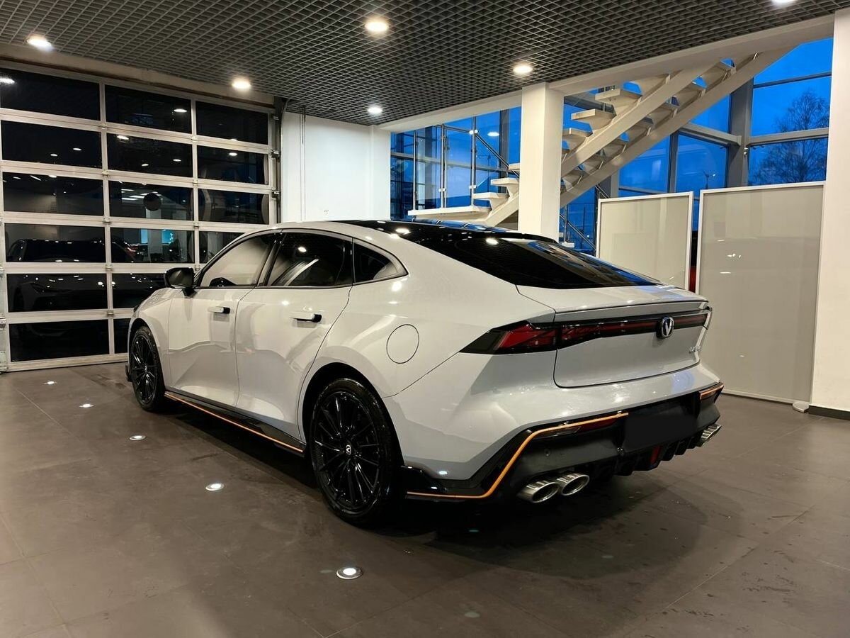 Changan UNI-V с пробегом — 2023 год. Фото: #3