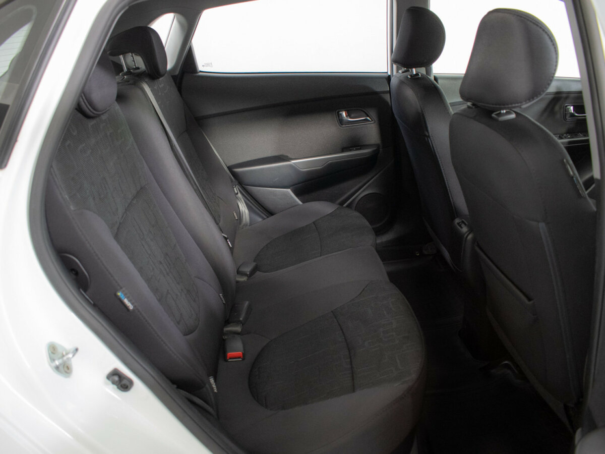 Kia Rio с пробегом — 2016 год. Фото: #9