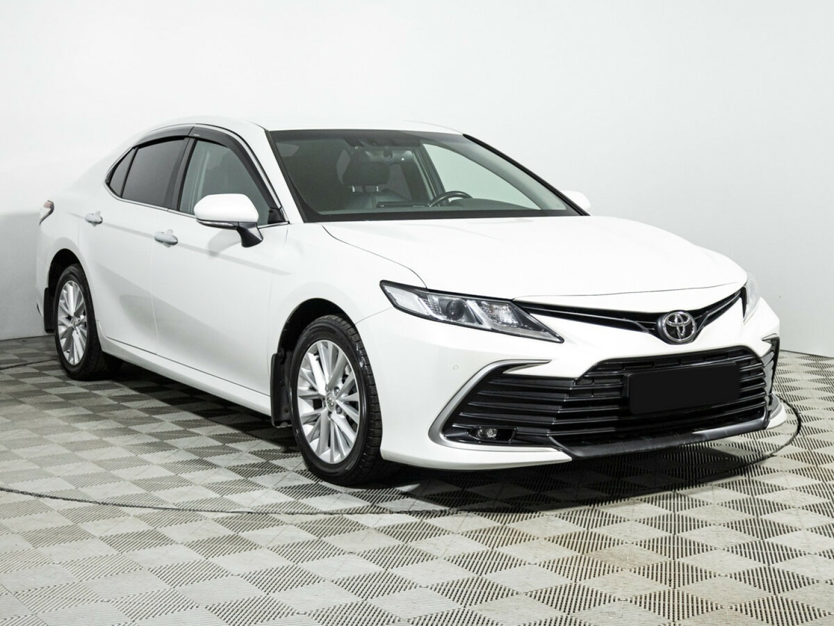 Toyota Camry с пробегом — 2021 год. Фото: #2