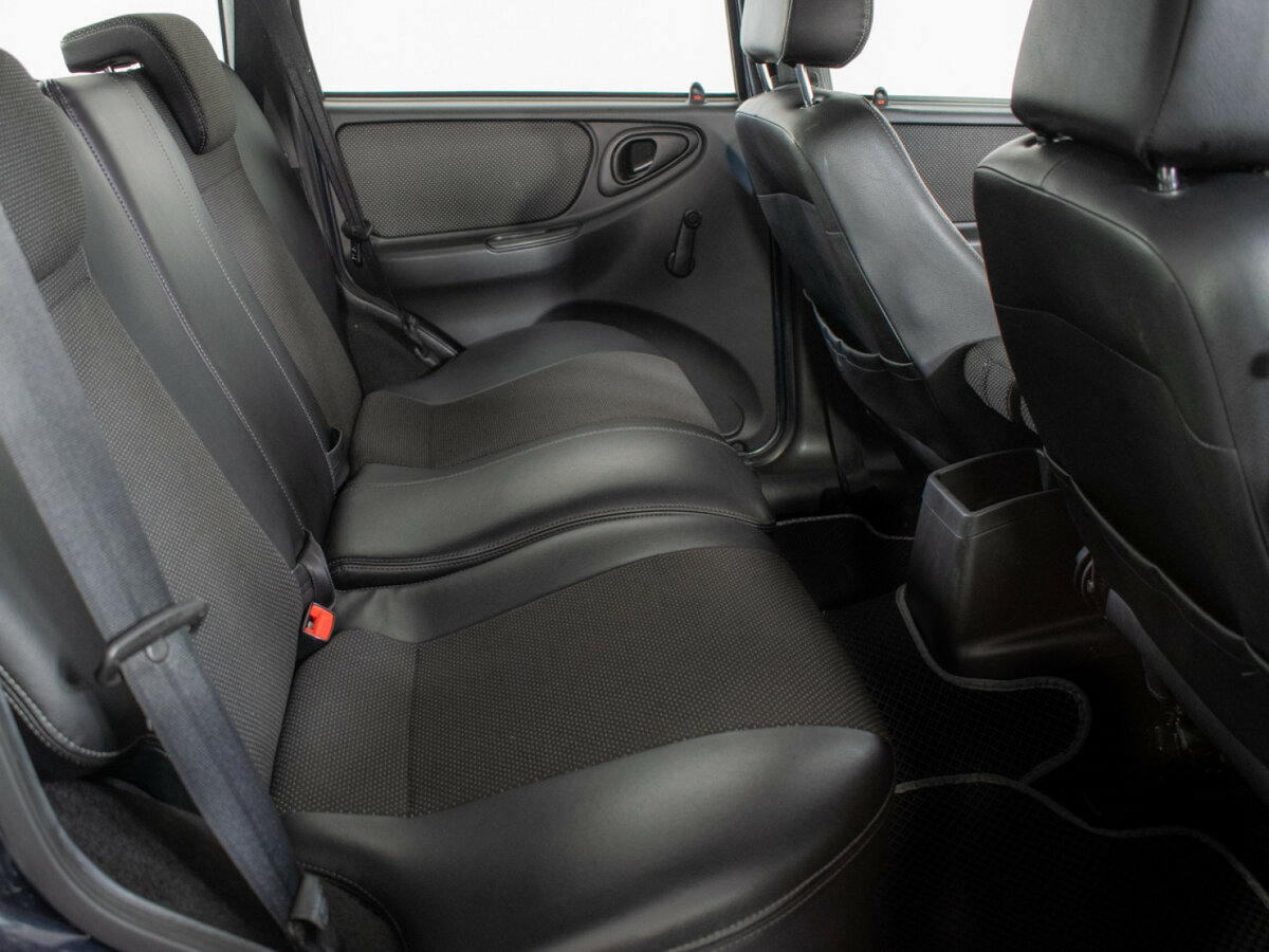 Chevrolet Niva с пробегом — 2012 год. Фото: #7