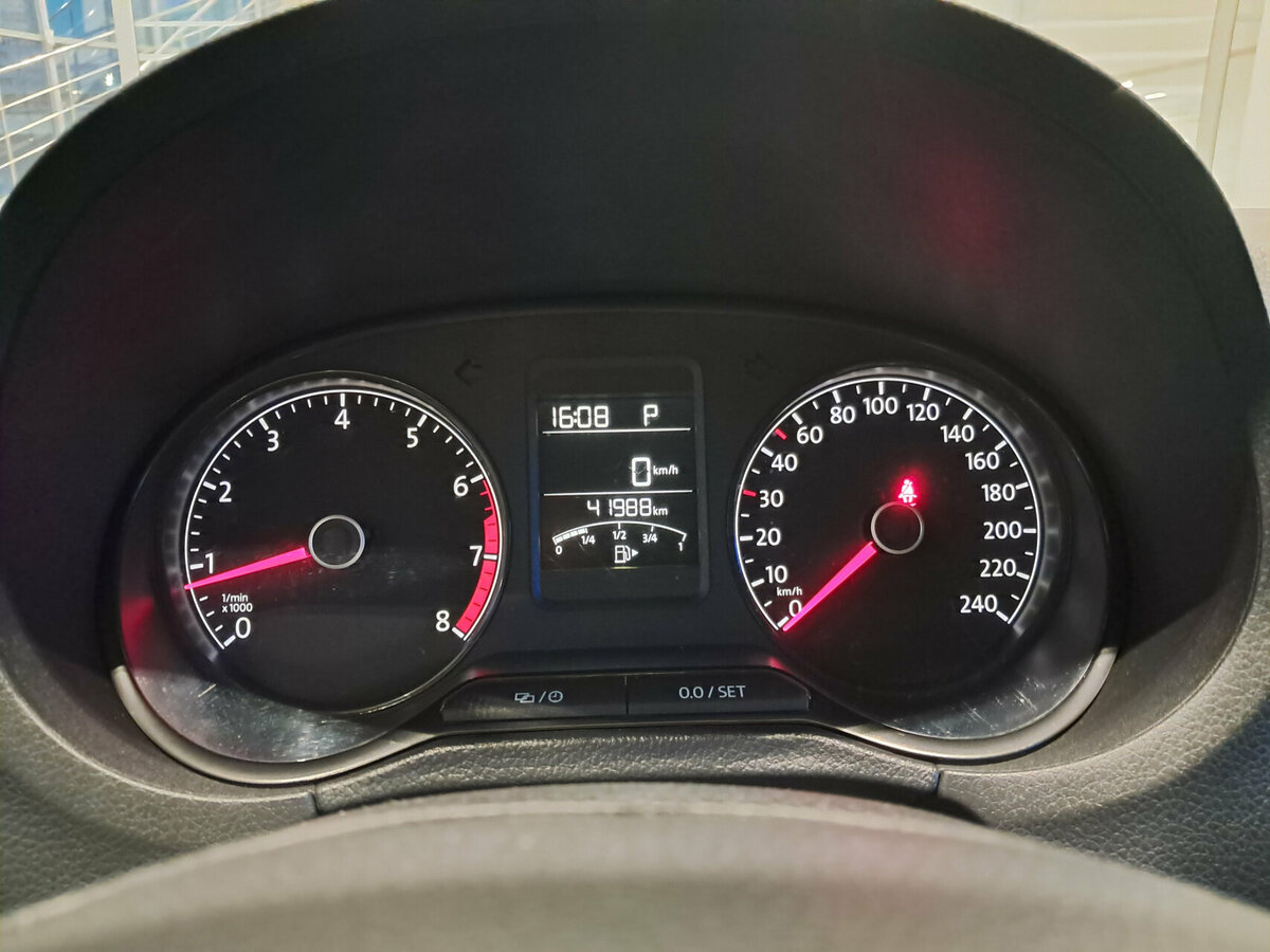 Volkswagen Polo с пробегом — 2017 год. Фото: #12