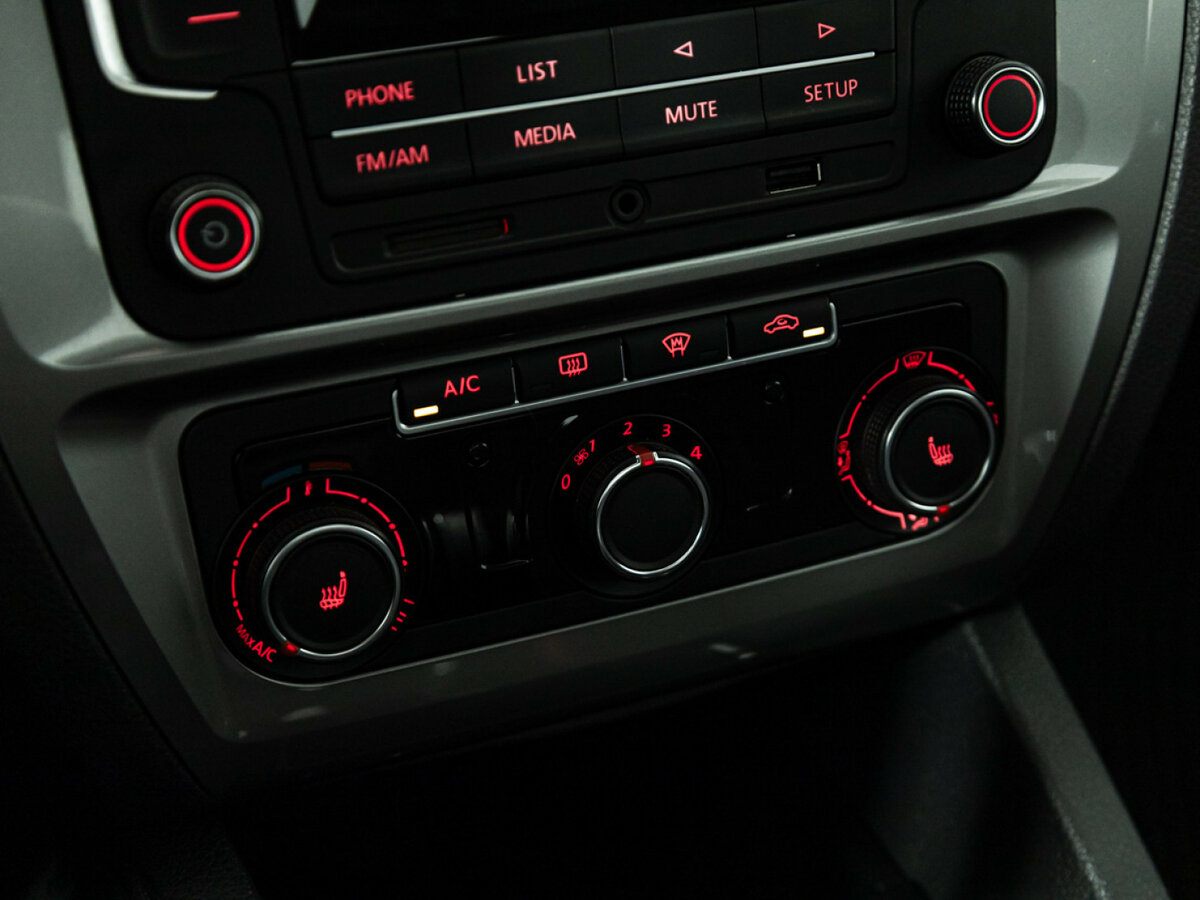 Volkswagen Jetta с пробегом — 2017 год. Фото: #11