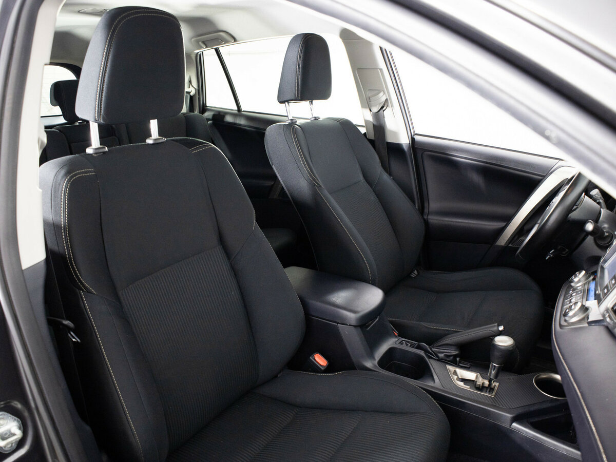 Toyota RAV4 с пробегом — 2013 год. Фото: #11