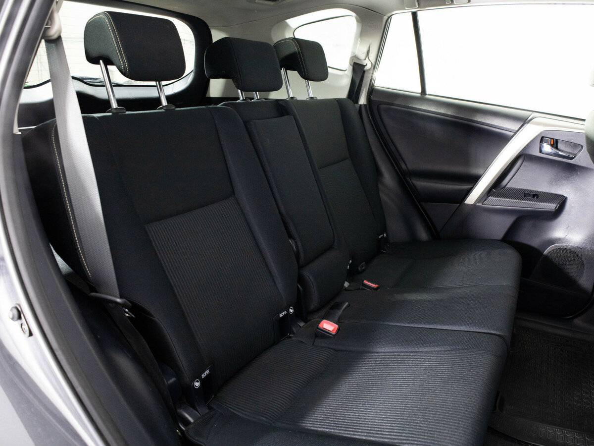 Toyota RAV4 с пробегом — 2013 год. Фото: #12