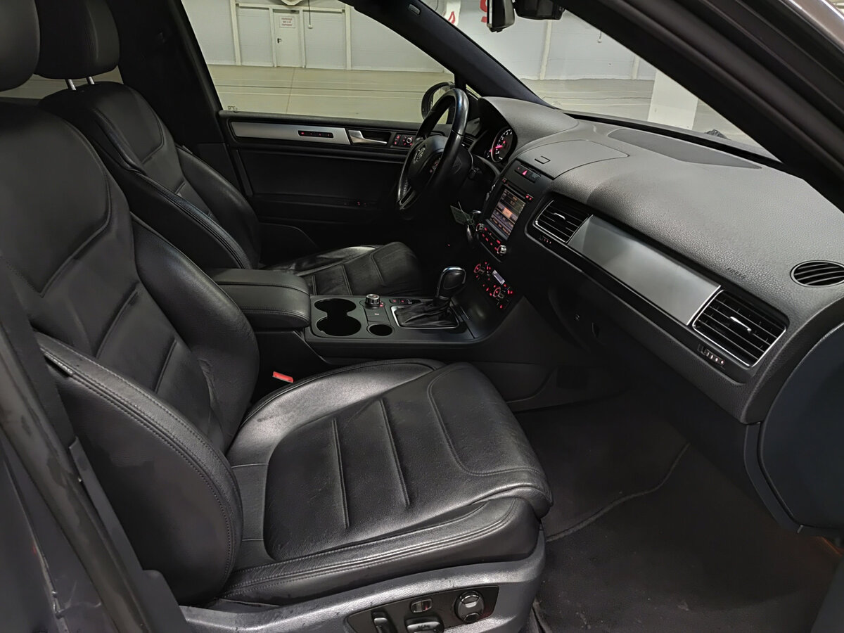 Volkswagen Touareg с пробегом — 2012 год. Фото: #10