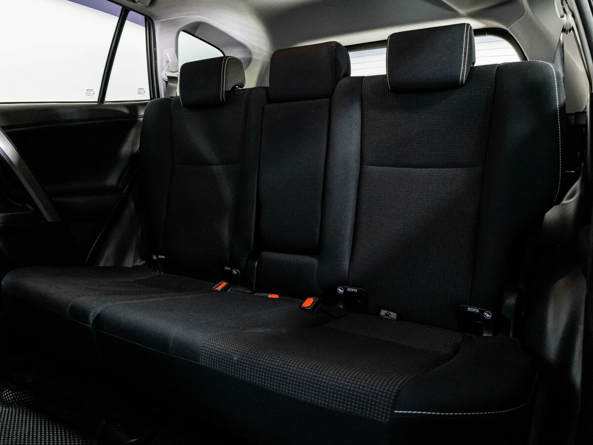 Toyota RAV4 с пробегом — 2018 год. Фото: #17