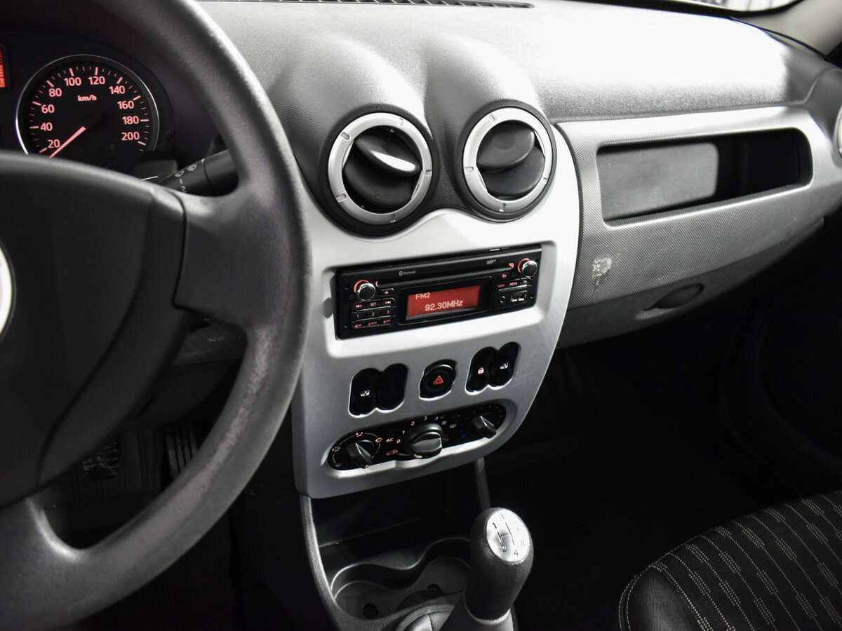 Renault Sandero с пробегом — 2014 год. Фото: #16