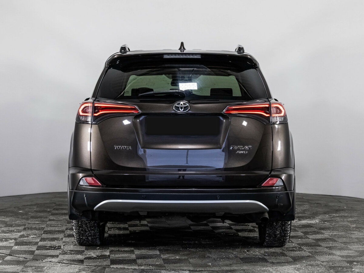 Toyota RAV4 с пробегом — 2018 год. Фото: #4