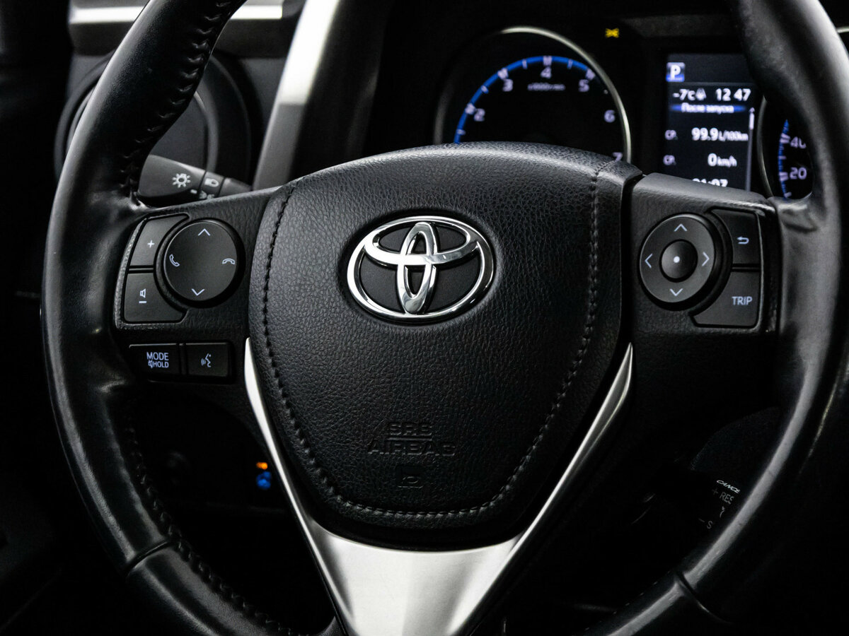 Toyota RAV4 с пробегом — 2018 год. Фото: #8