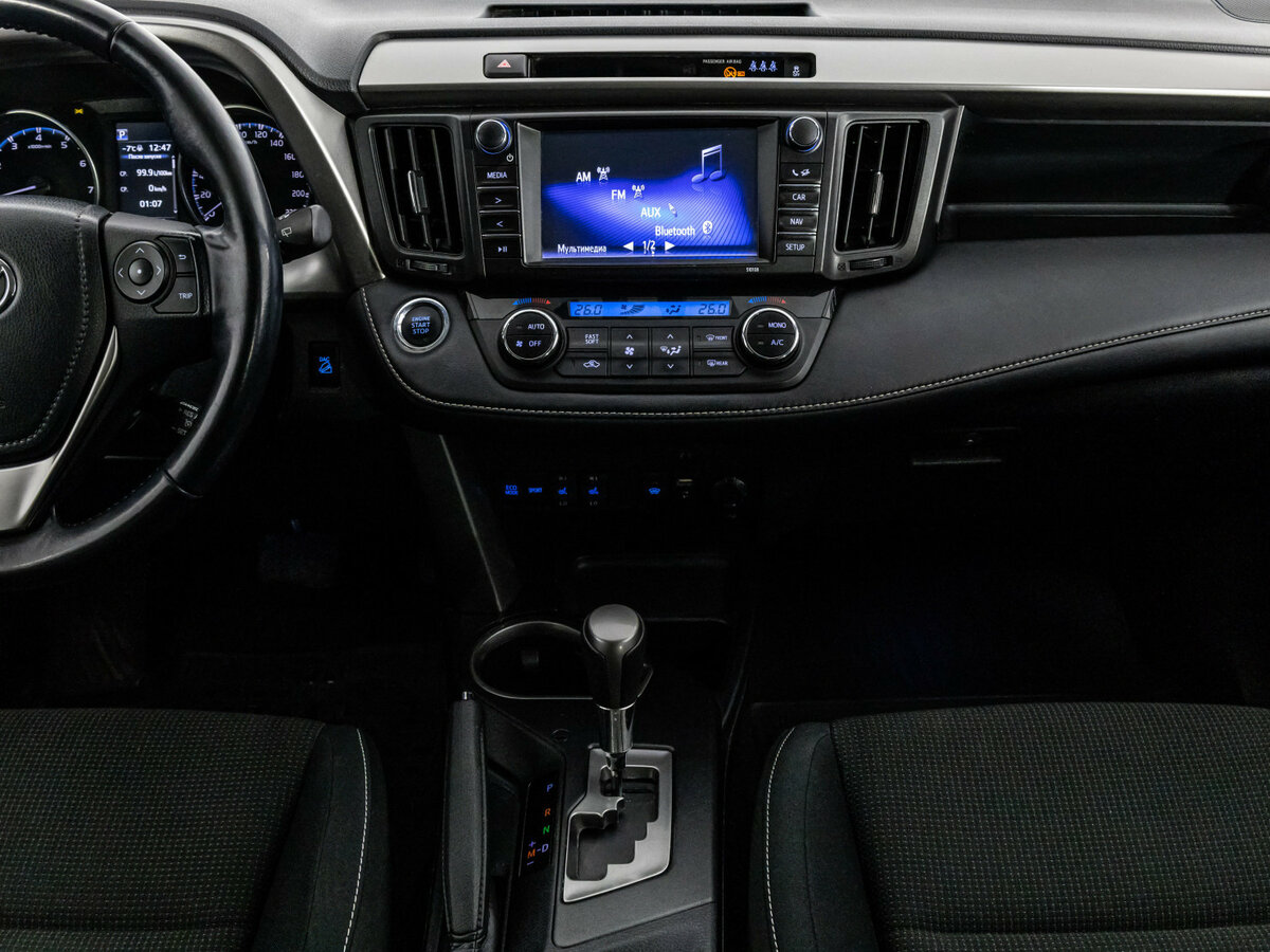 Toyota RAV4 с пробегом — 2018 год. Фото: #10