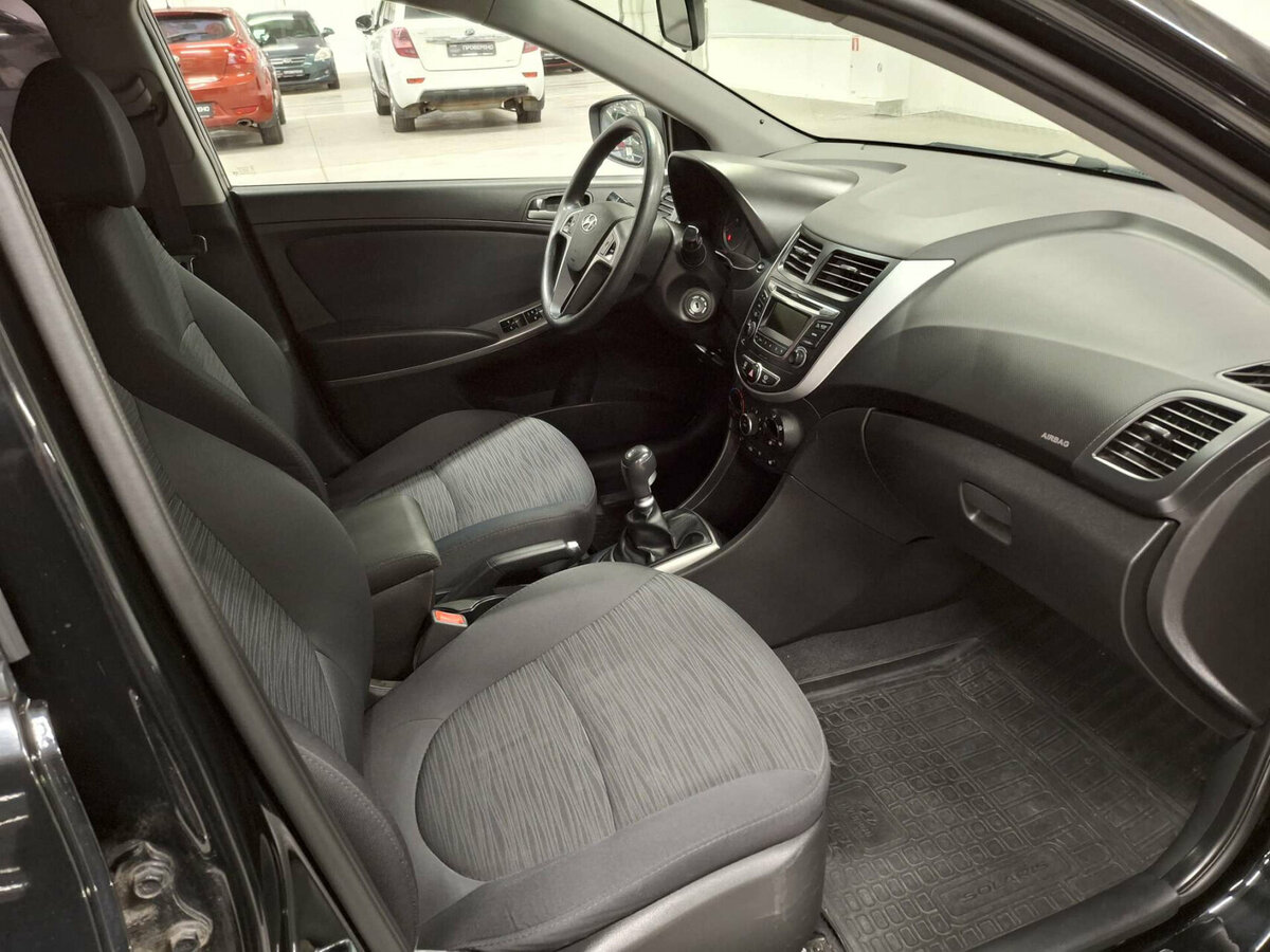 Hyundai Solaris с пробегом — 2016 год. Фото: #10