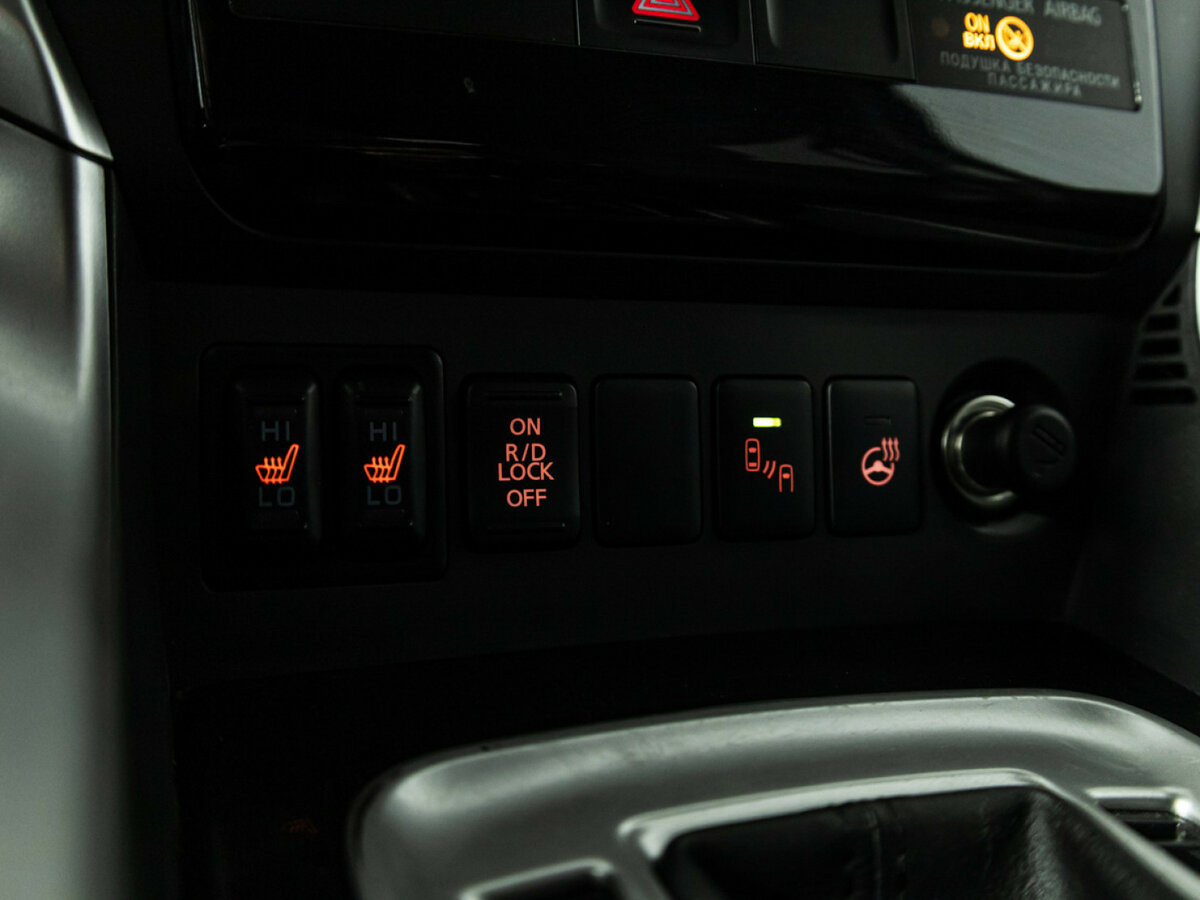 Mitsubishi Pajero Sport с пробегом — 2017 год. Фото: #14